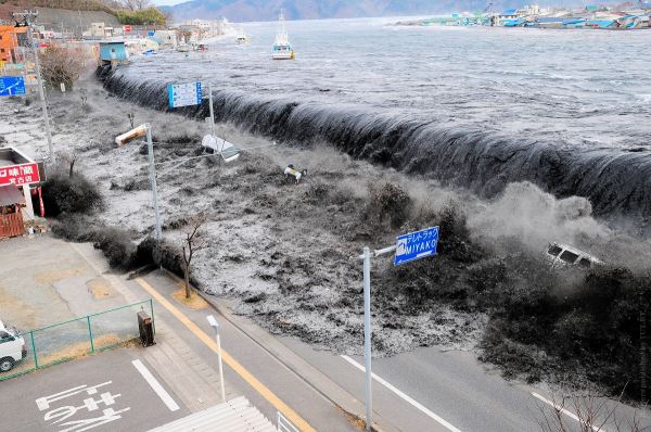 10 лет землетрясению и цунами в Японии, унесшим тысячи жизней и вызвавшим аварию на АЭС в Фукусиме
