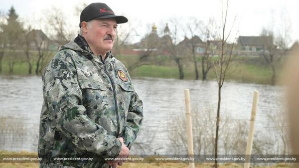 Лукашенко анонсировал «принципиальное» решение. Какое — неизвестно, но «у них ничего не получится»