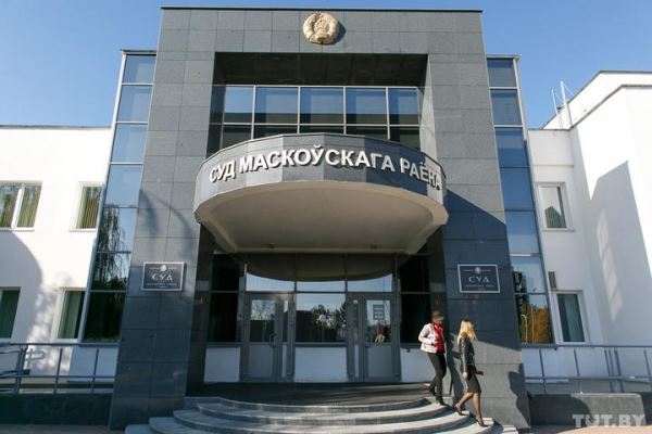 Минчанку судят за оскорбление Ермошиной. Глава ЦИК в суд не явилась