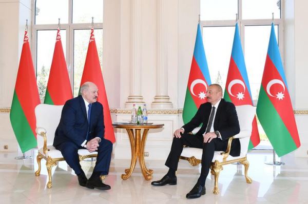 «Попытка восстановить легитимность». Эксперты — о «заигрывании с Баку» и будущей встрече с Путиным