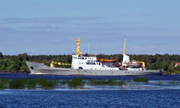 Поврежденный российский танкер успевает доставить СПГ в Азию в срок
