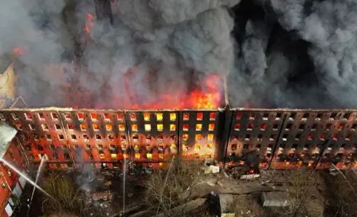 Пожар в здании Невской мануфактуры в Петербурге локализовали