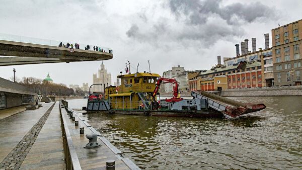 Тонущую женщину спасли на Москве-реке